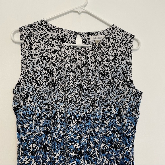 CALVIN KLEIN Sleeveless Pleat Neck Blouse White Blue Black Geometric Work Tank S - Picture 4 of 13